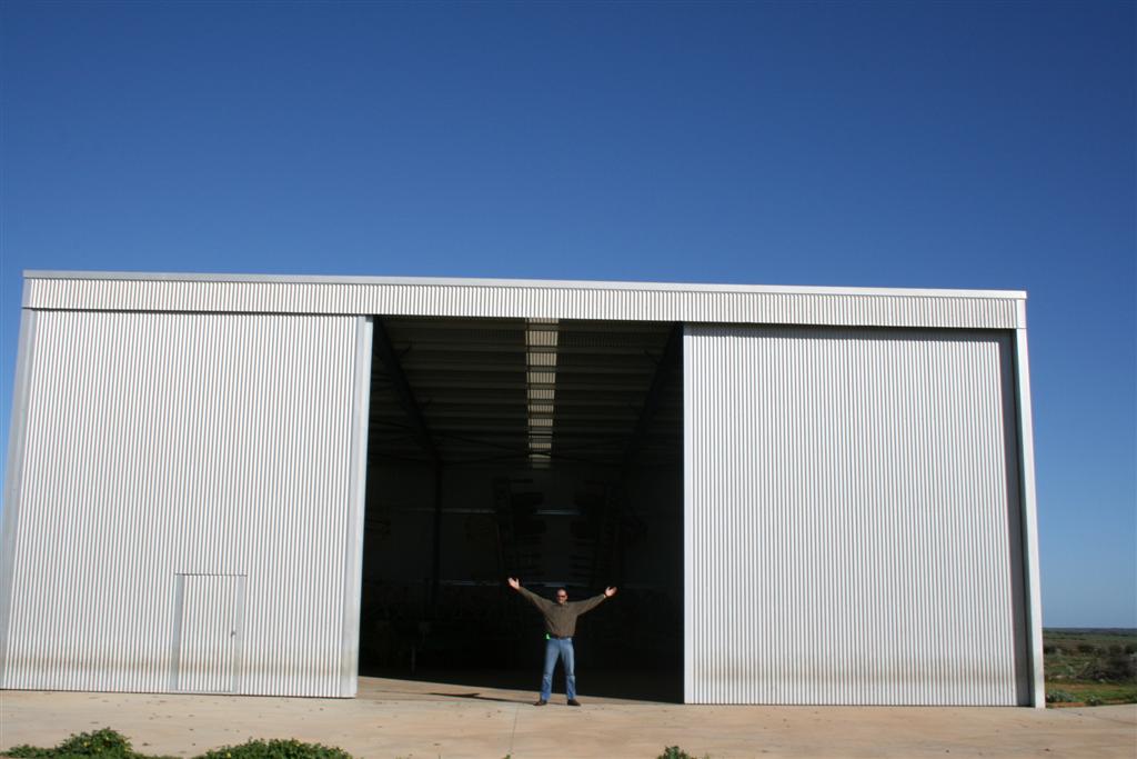 Hanger 012 (Large).jpg