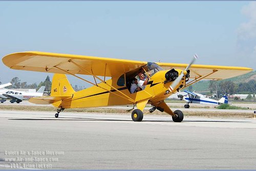 DSC_0793%20Piper%20J-3%20right%20front%20taxiing%20l.jpg