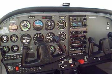 cockpit-cessna-172.jpg