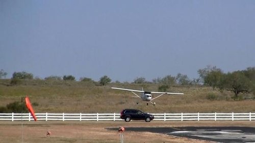 1104_plane_v_car02.jpeg