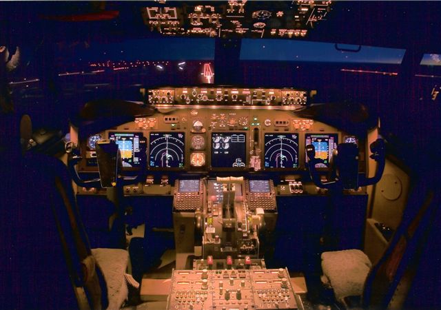 B738 cockpit.jpg