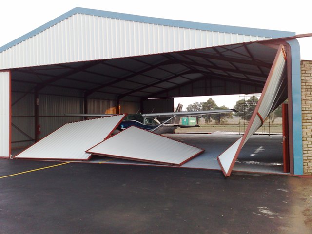 hangar.jpg