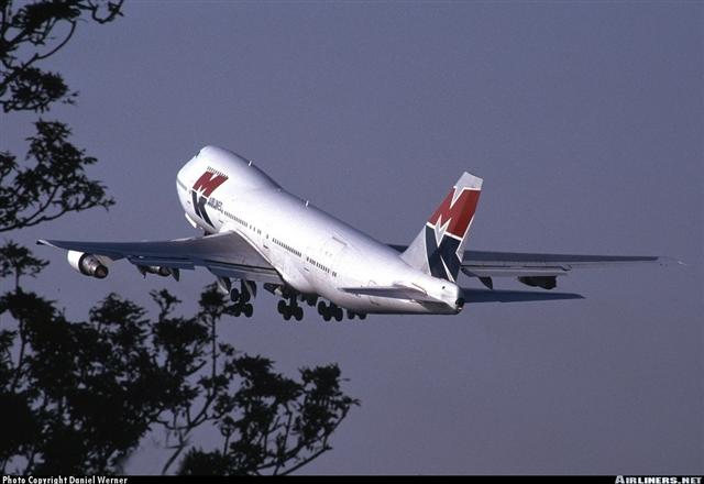 AirlinersNet_PhotoID_204710 (Small).JPG