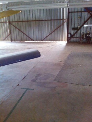 Hangar space for small low wing.jpg
