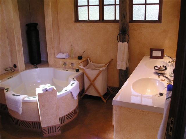 Bathroom sml.JPG